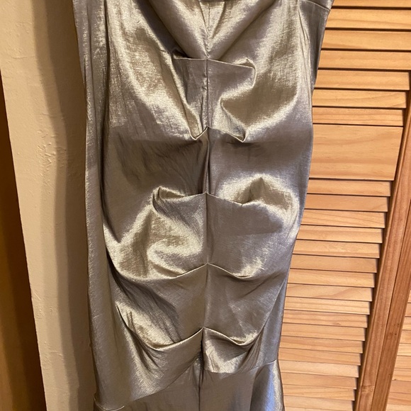 R & M Richard’s Women’s Gown Off The Shoulder Tafetta Size 6 Metallic Champagne - Picture 3 of 8